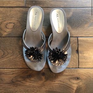 Anne Klein Heeled Flip Flops in Pewter Grey Size 7
